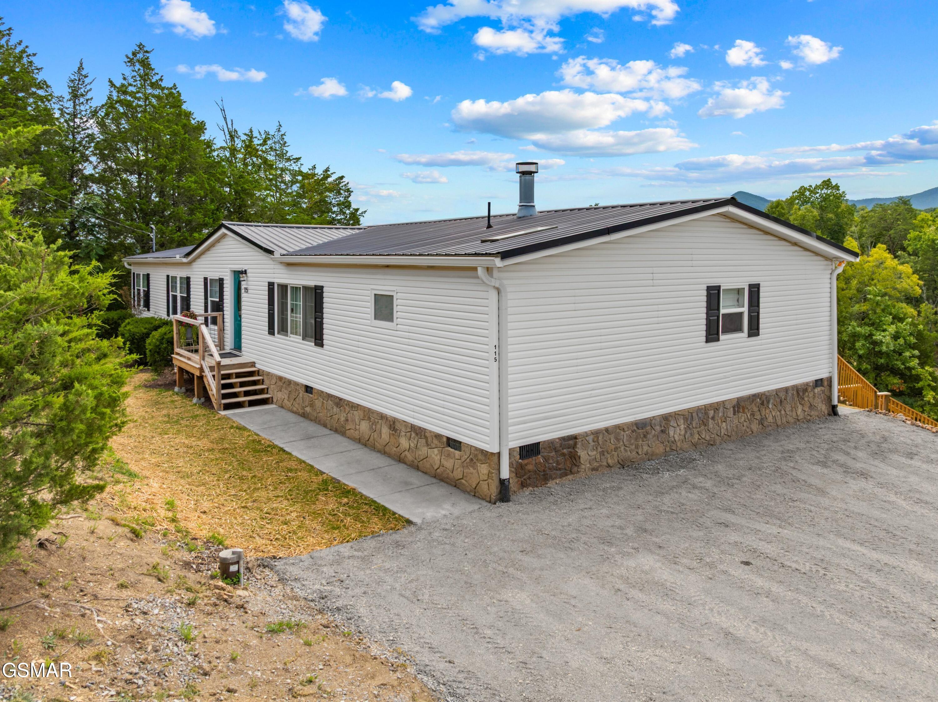 Dandridge, Tennessee, 37725, United States, 3 Bedrooms Bedrooms, ,2 BathroomsBathrooms,Residential,For Sale,1982636