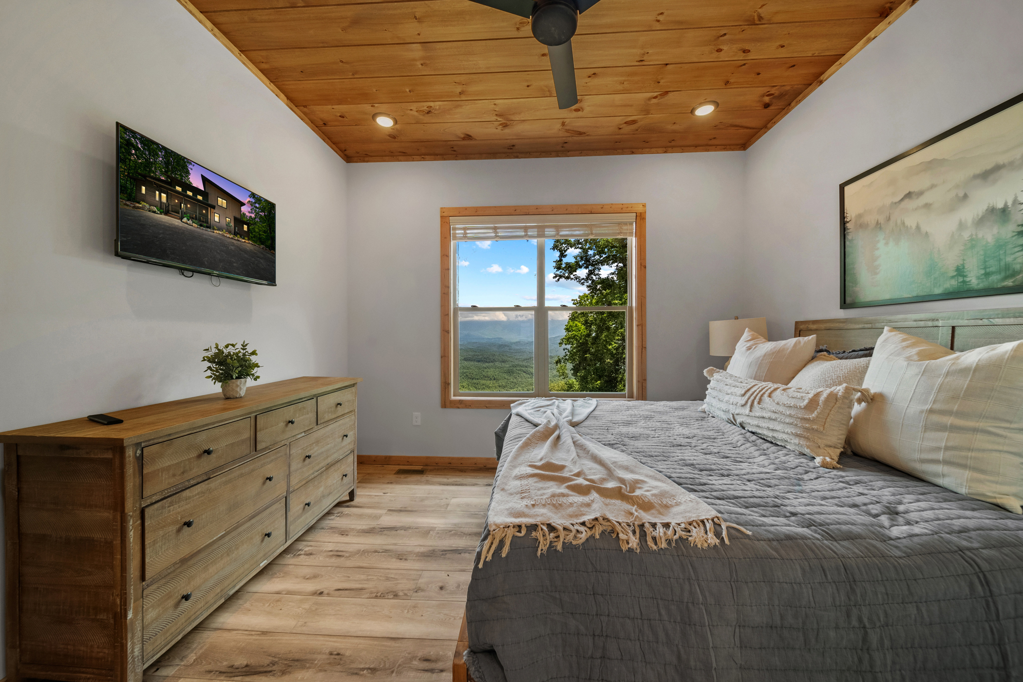 Sevierville, Tennessee, 37862, United States, 5 Bedrooms Bedrooms, ,6 BathroomsBathrooms,Residential,For Sale,1914652