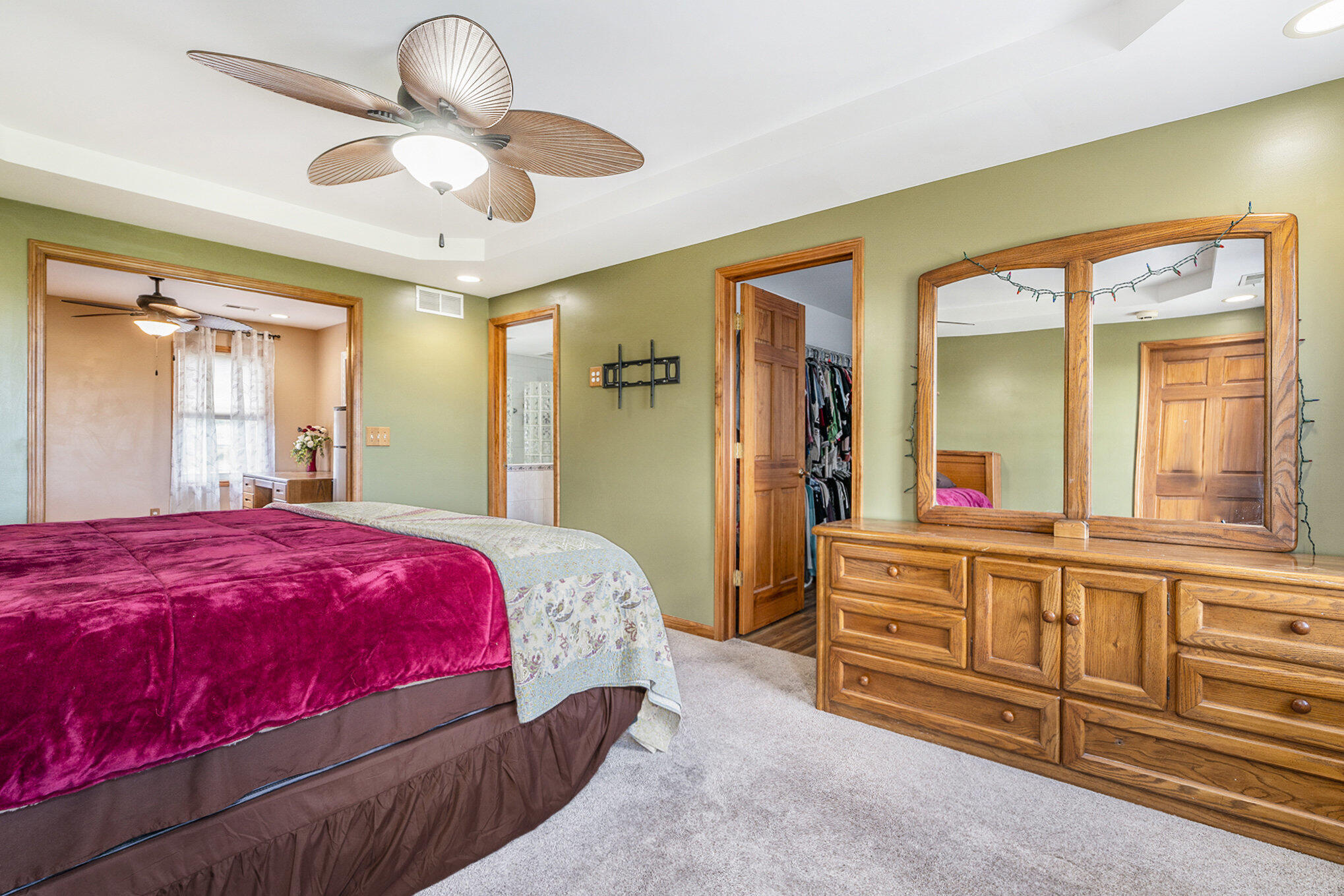 Chesterton, Indiana, 46304, United States, 5 Bedrooms Bedrooms, ,2 BathroomsBathrooms,Residential,For Sale,1973934