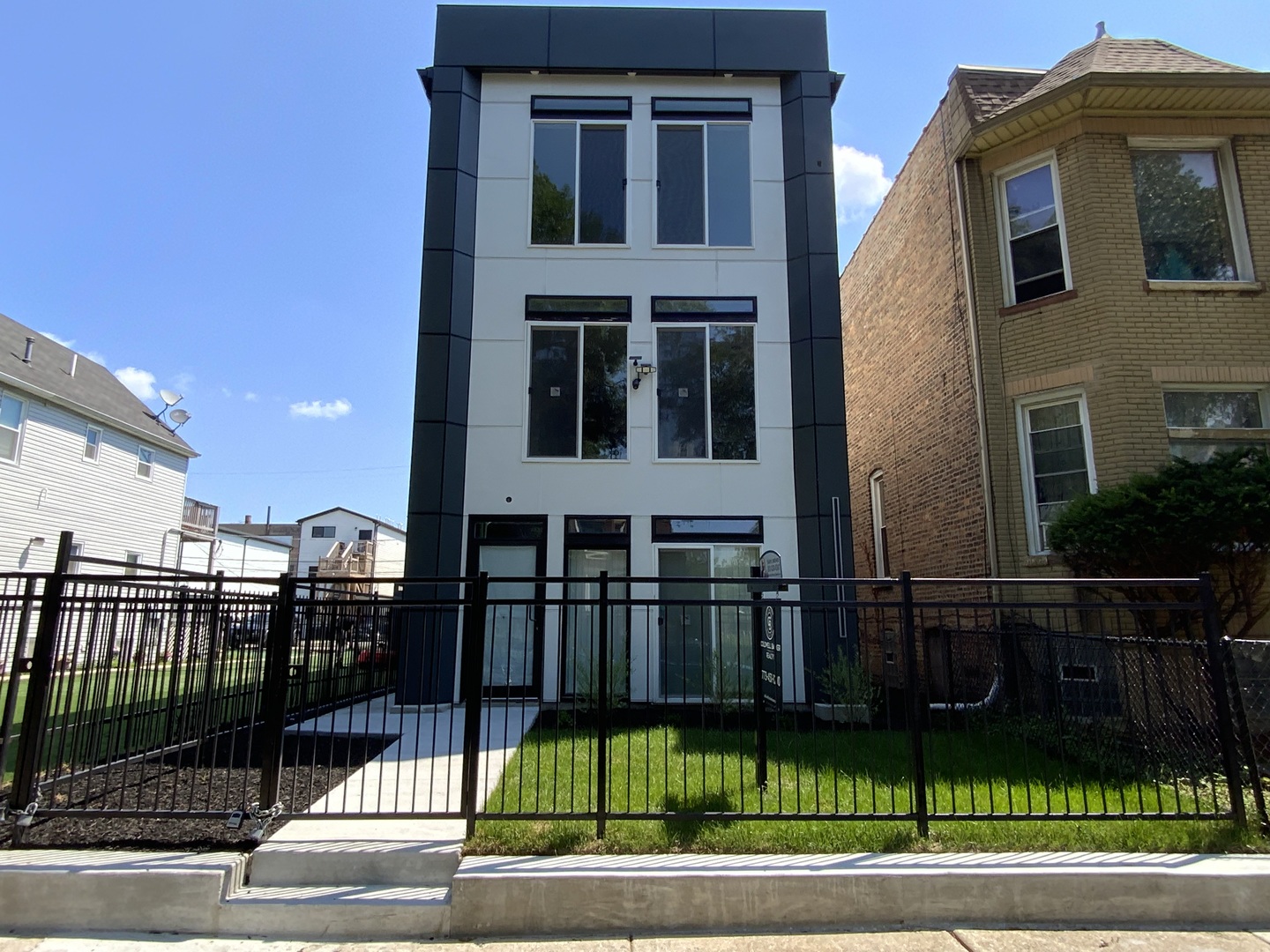 Chicago, Illinois, 60637, United States, 9 Bedrooms Bedrooms, ,Residential,For Sale,1860039