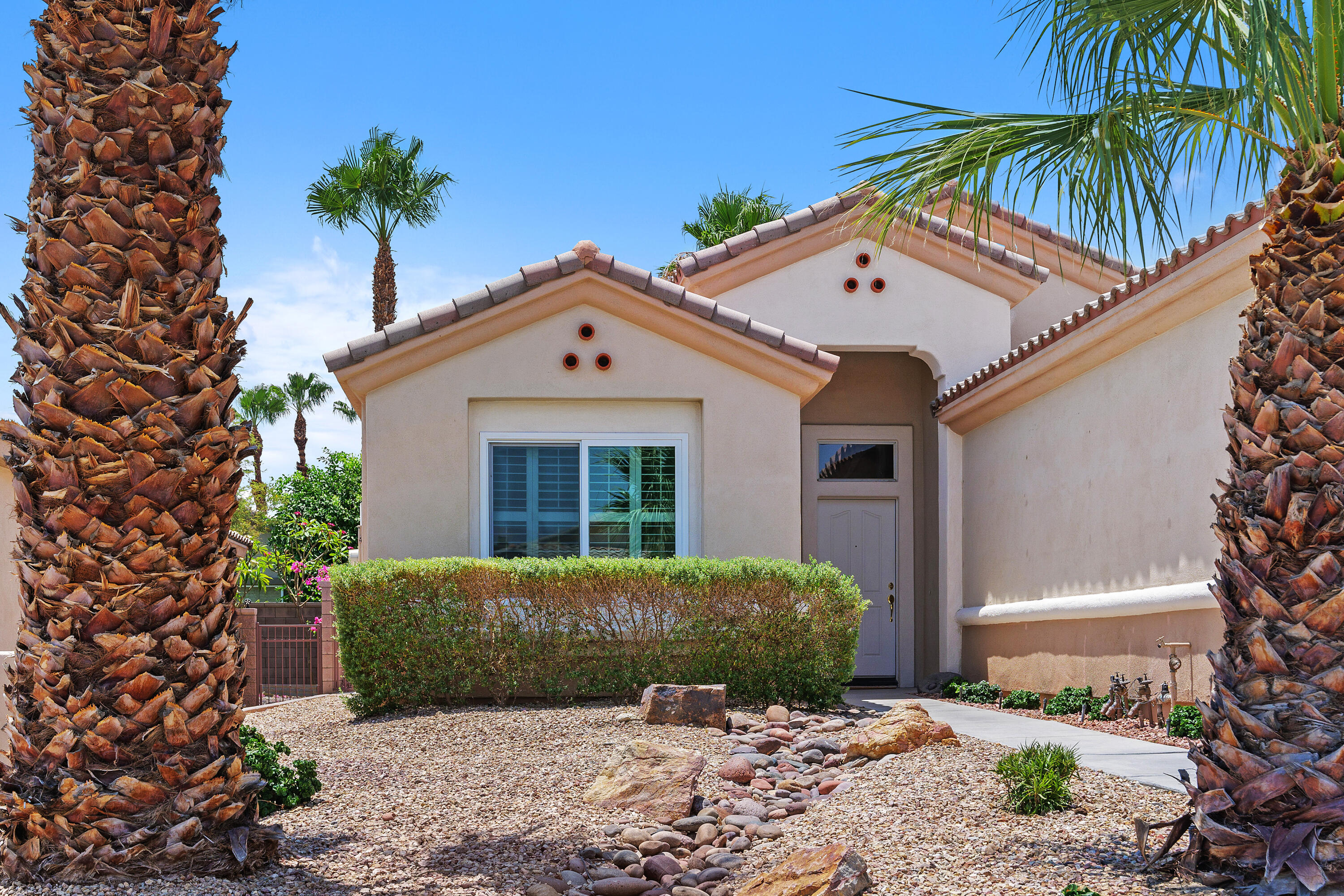 Palm Desert, California, 92211, United States, 2 Bedrooms Bedrooms, ,2 BathroomsBathrooms,Residential,For Sale,1874848
