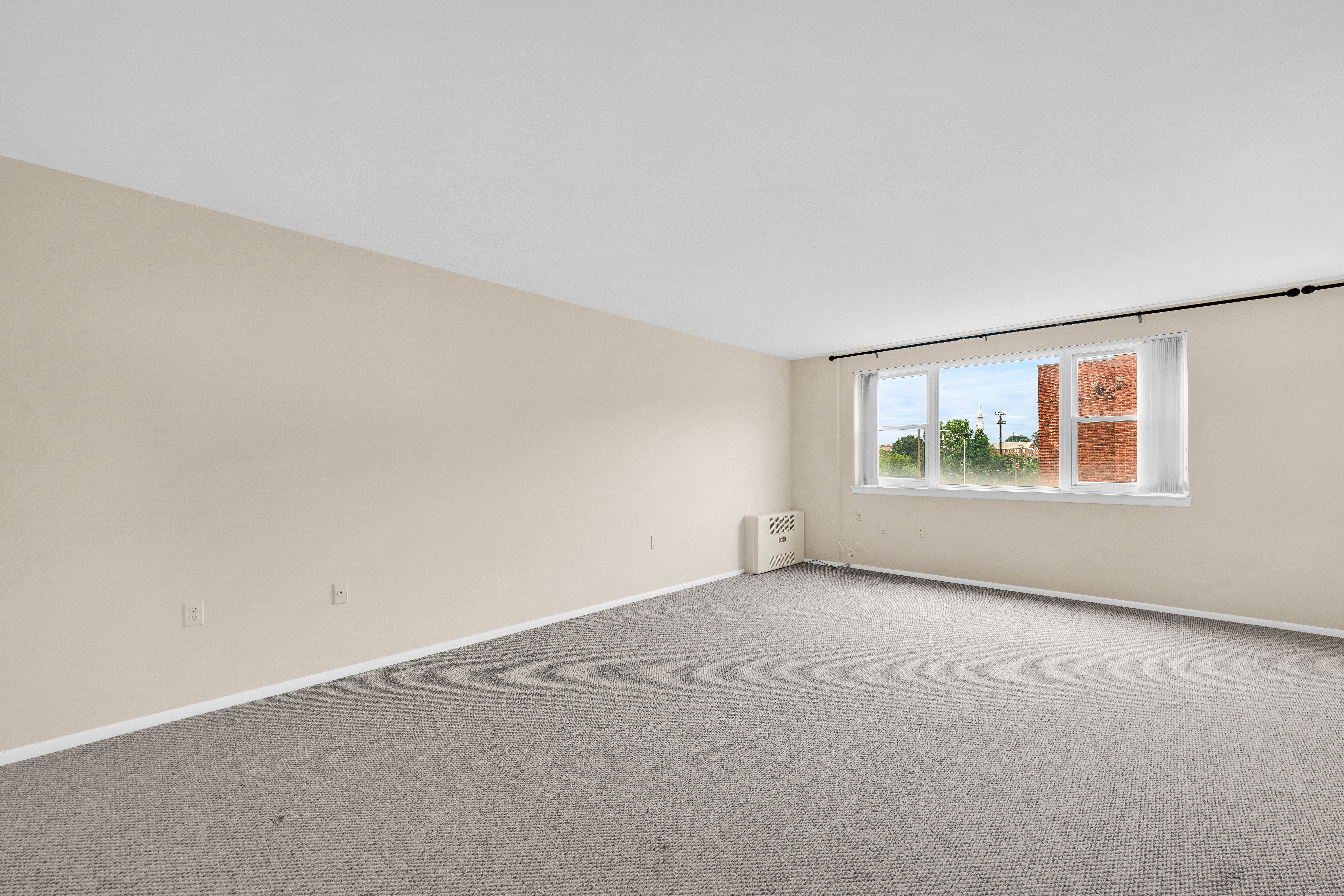  893 Farmington Avenue - 物件實景
