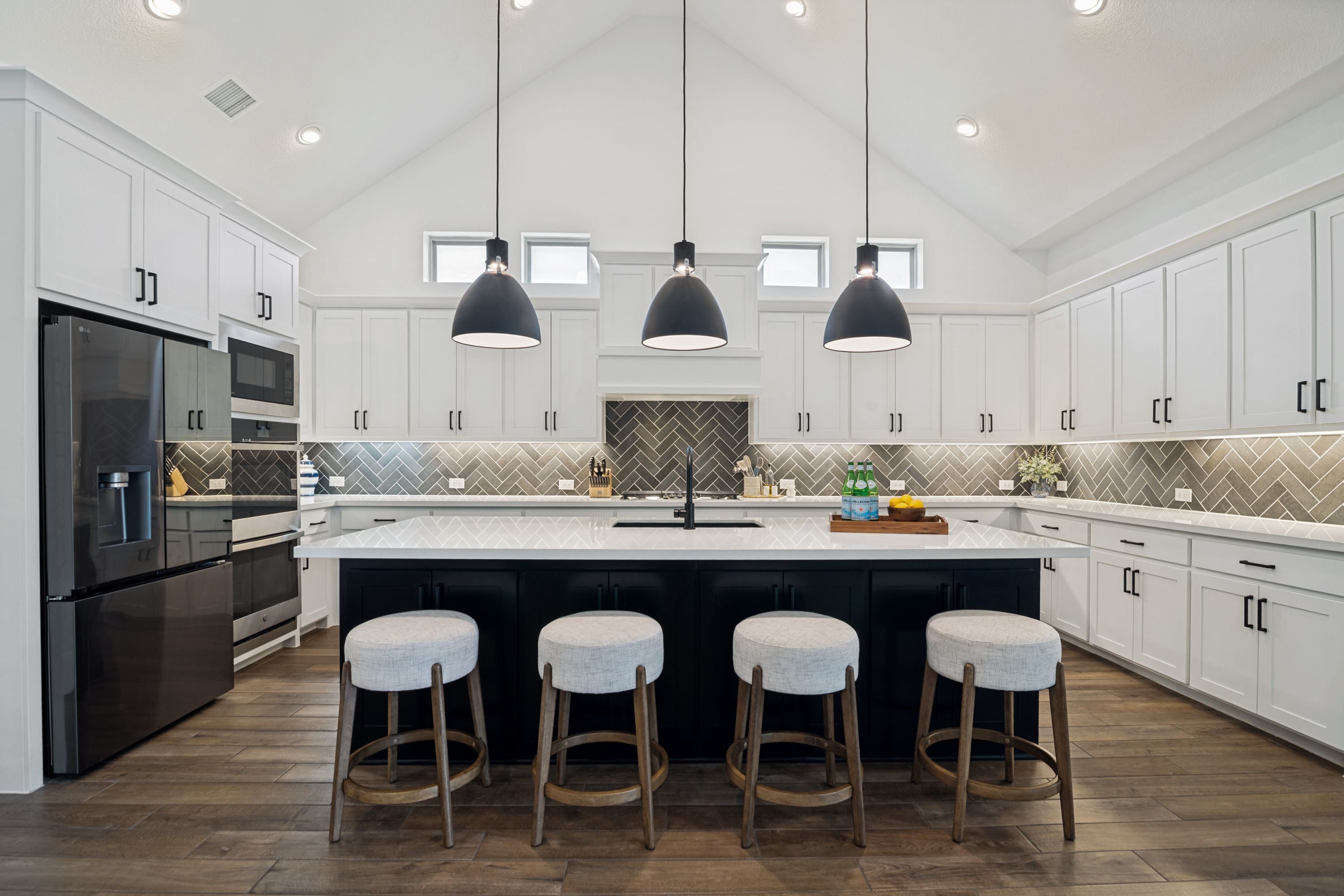  Better Than New  Perry Home on Expansive Nearly Half-Acre Lot - 物件實景