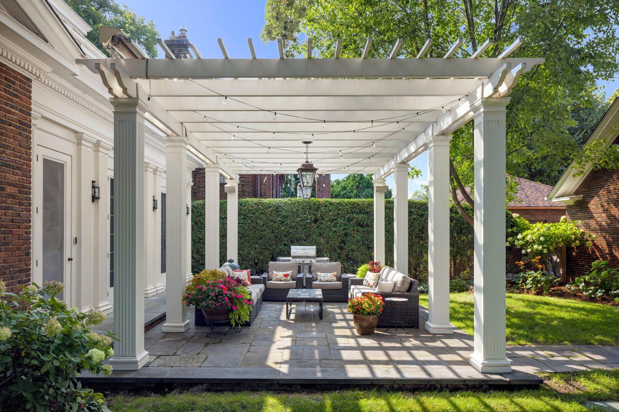 Minneapolis, Minnesota, 55405, United States, 5 Bedrooms Bedrooms, ,3 BathroomsBathrooms,Residential,For Sale,2000918