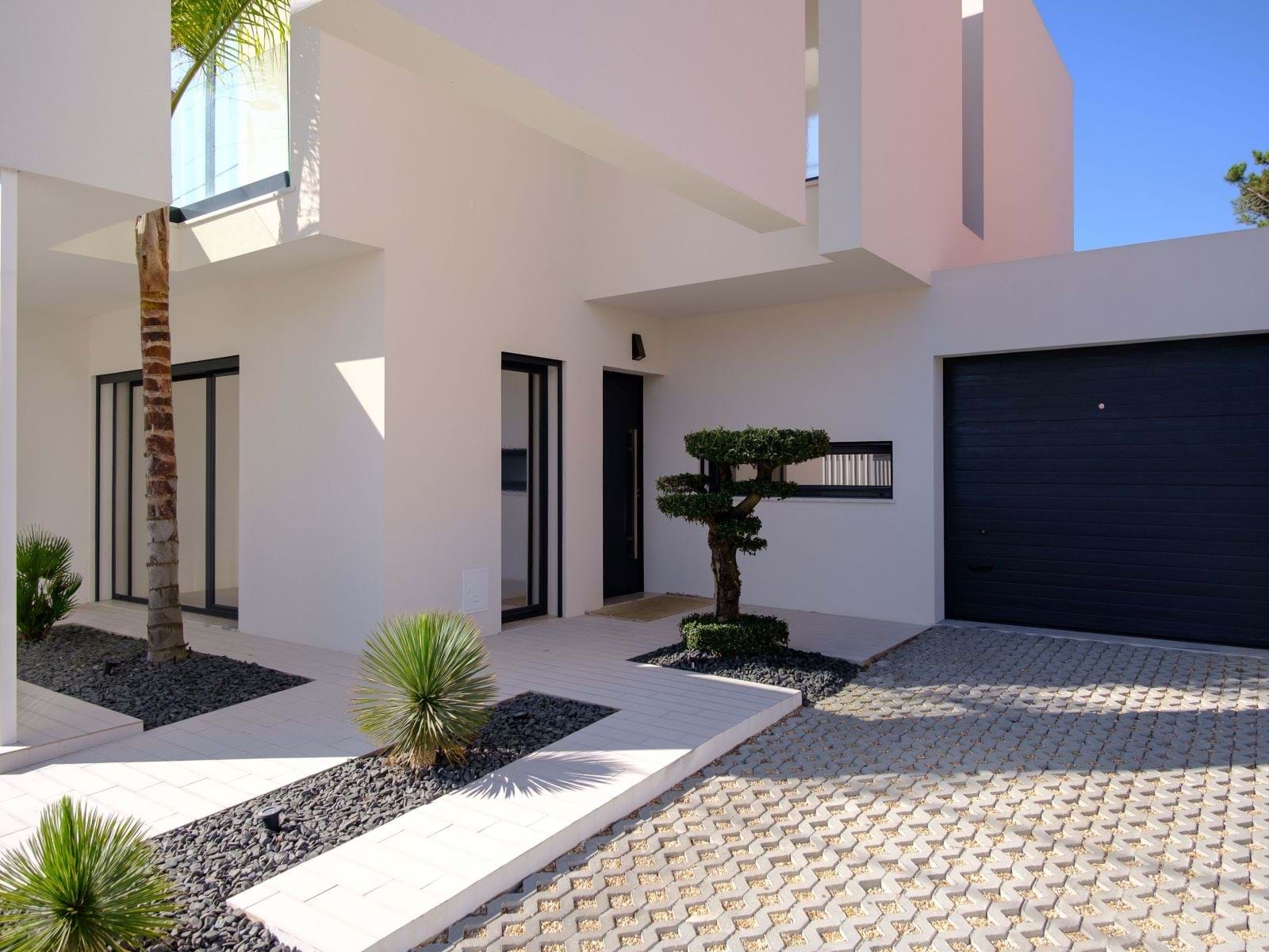 Almada, Setúbal, 2820-043, PT, 4 Bedrooms Bedrooms, ,3 BathroomsBathrooms,Residential,For Sale,1699947