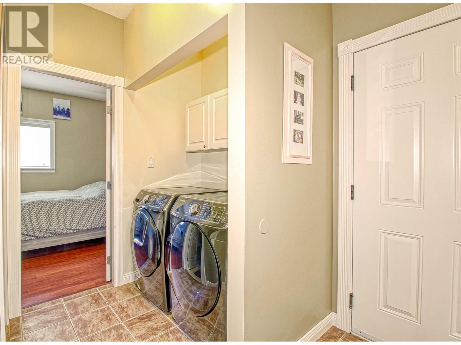 KELOWNA, British Columbia, V1Z 3W4, CA, 5 Bedrooms Bedrooms, ,3 BathroomsBathrooms,Residential,For Sale,1876914