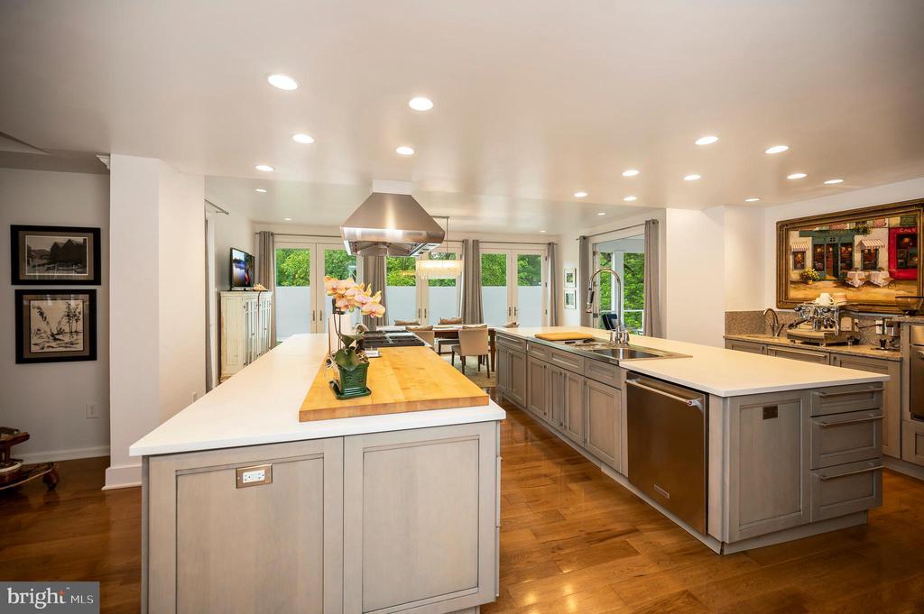 Fredericksburg, Virginia, 22405, United States, 5 Bedrooms Bedrooms, ,5 BathroomsBathrooms,Residential,For Sale,1825163