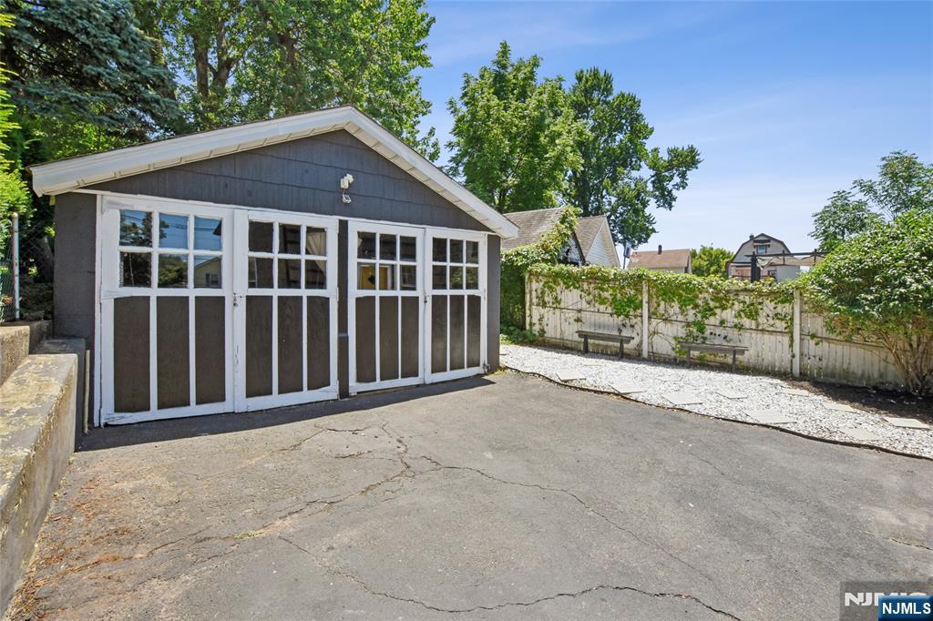 Bloomfield, New Jersey, 07003, United States, 4 Bedrooms Bedrooms, ,2 BathroomsBathrooms,Residential,For Sale,1897617