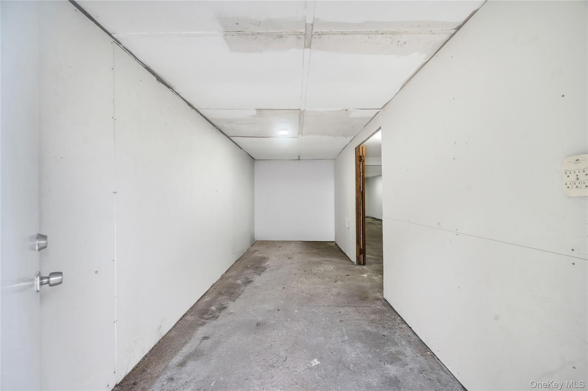 Shirley, New York, 11967, United States, 5 Bedrooms Bedrooms, ,2 BathroomsBathrooms,Residential,For Sale,1948254