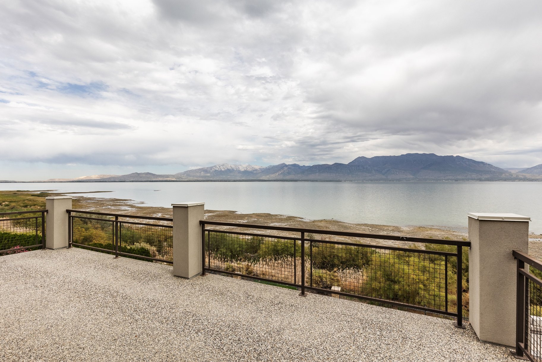  Modern Lakefront Retreat with Breathtaking Lake and Mountain Views - 物件實景