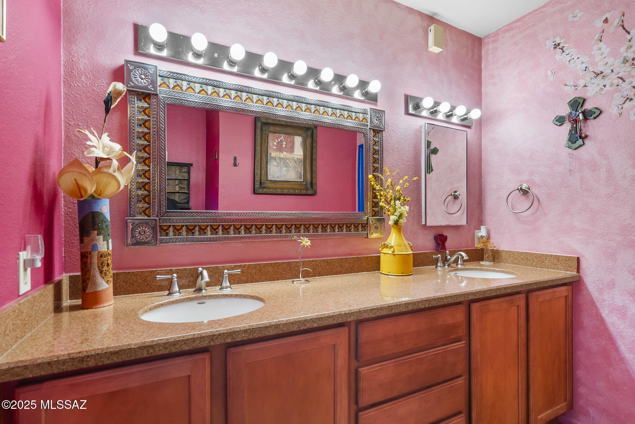 Tubac, Arizona, 85646, United States, 2 Bedrooms Bedrooms, ,3 BathroomsBathrooms,Residential,For Sale,1991588