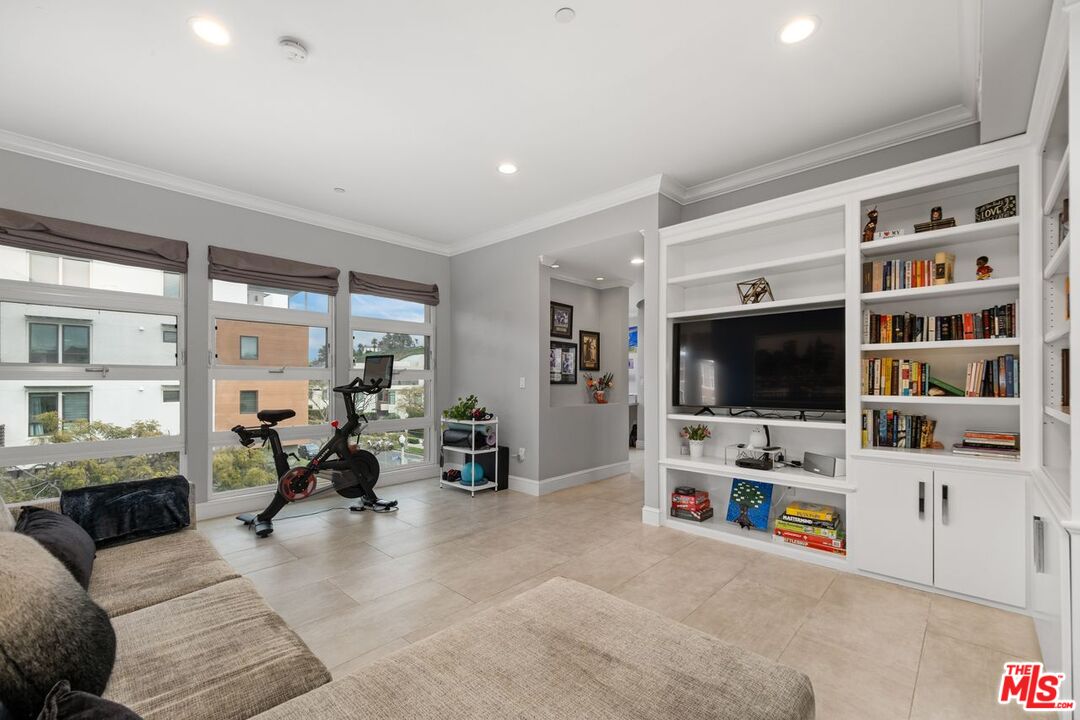 Los Angeles, California, 90094, United States, 3 Bedrooms Bedrooms, ,4 BathroomsBathrooms,Residential,For Sale,1947041