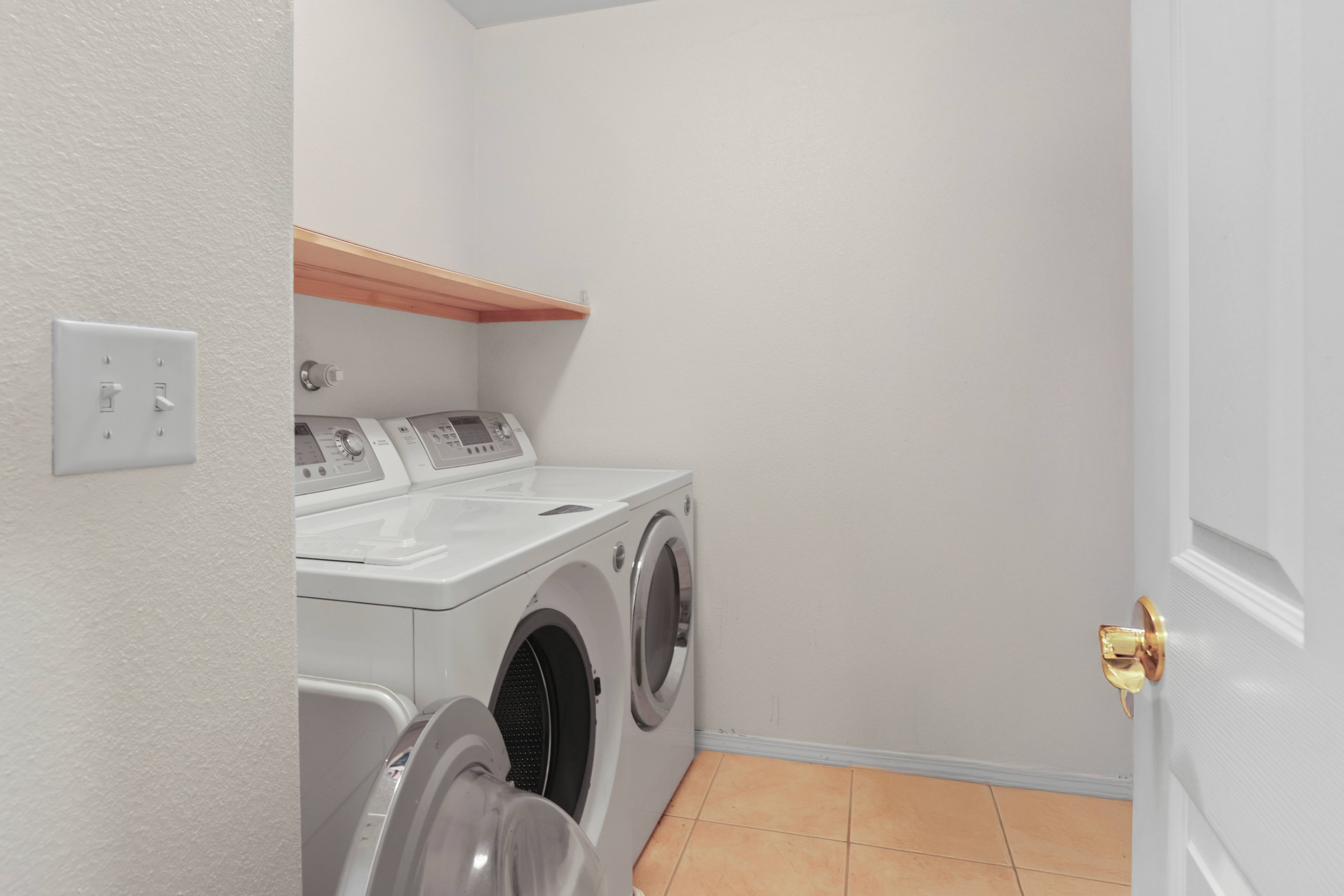 Santa Fe, New Mexico, 87508, United States, 5 Bedrooms Bedrooms, ,3 BathroomsBathrooms,Residential,For Sale,1977454