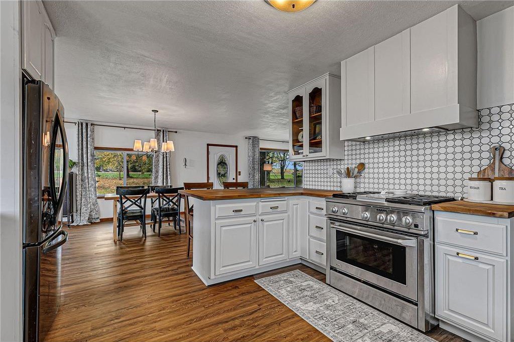 Holdingford, Minnesota, 56340, United States, 5 Bedrooms Bedrooms, ,2 BathroomsBathrooms,Residential,For Sale,1977131