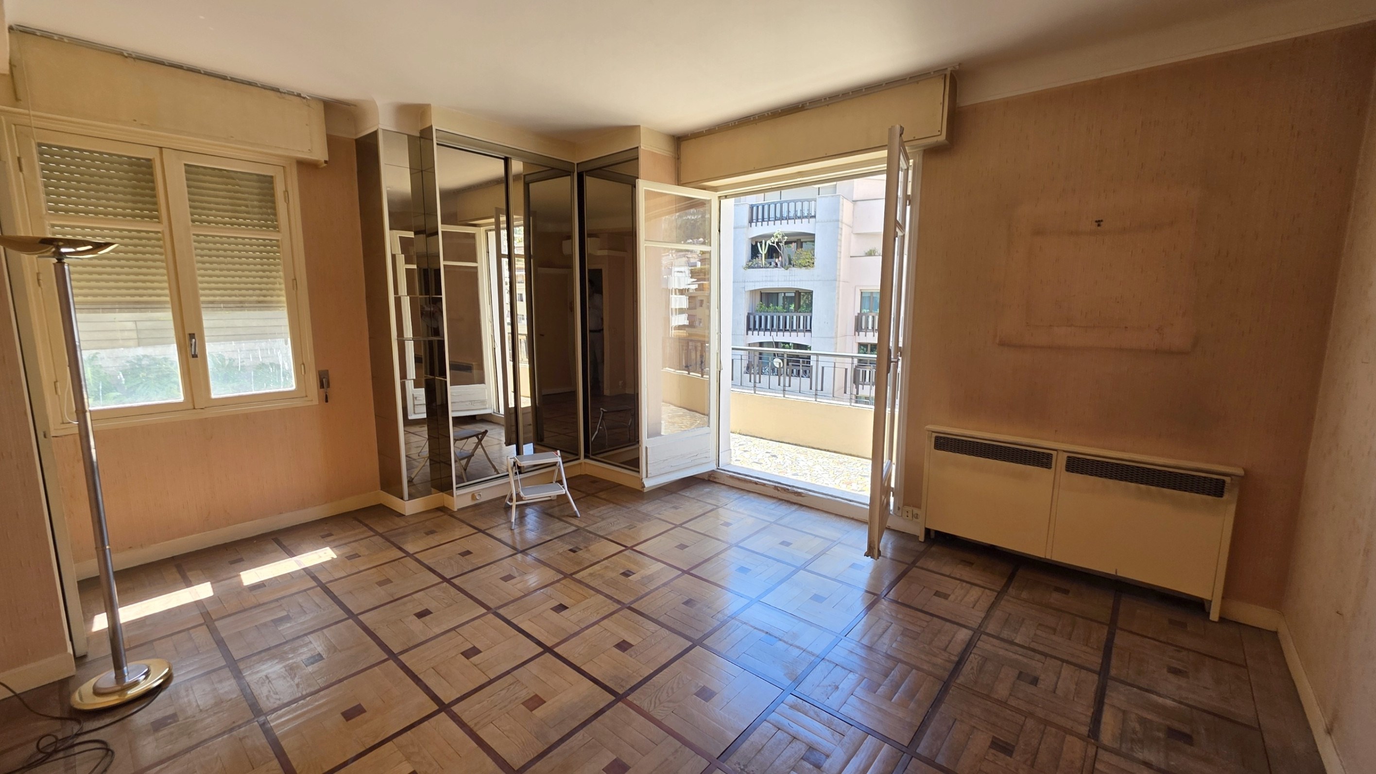  Winter Palace - Spacious 3-room flat to renovate - Carré d