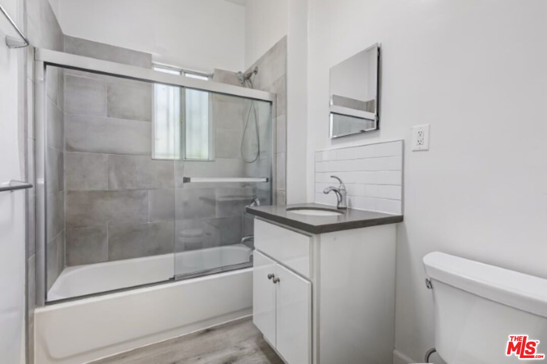 Los Angeles, California, 90007, United States, 15 Bedrooms Bedrooms, ,Residential,For Sale,1971327