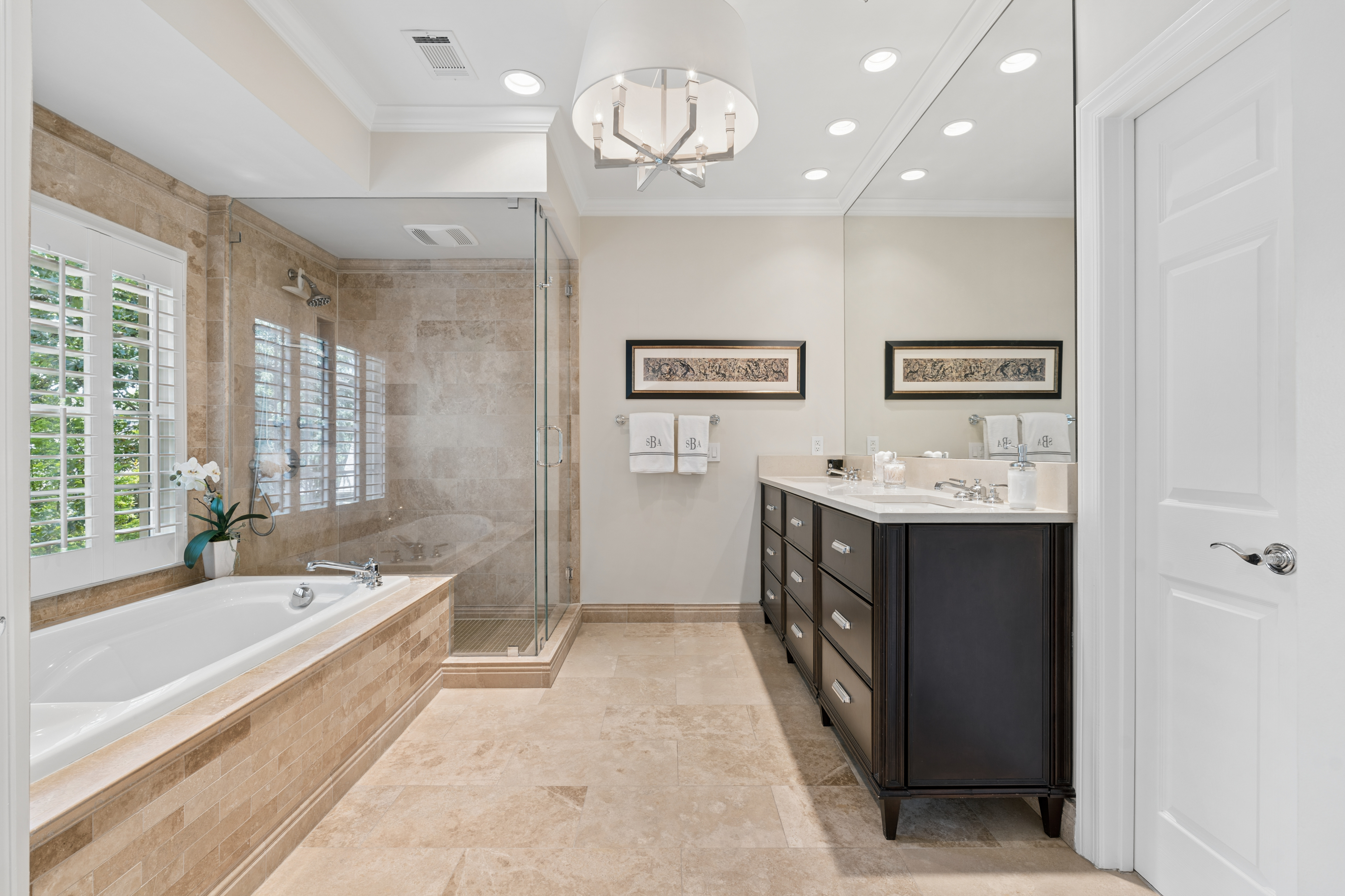  Carefully Curated End Unit Townhome in the Heart of Brookhaven - 物件實景