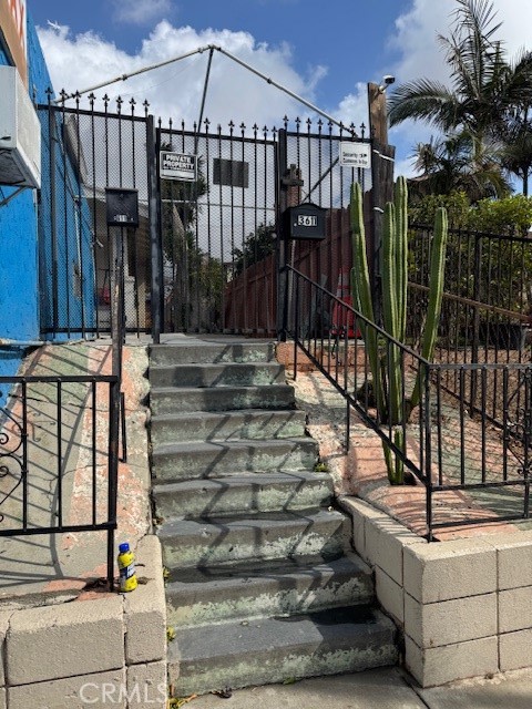 East Los Angeles, California, 90023, United States, 4 Bedrooms Bedrooms, ,Residential,For Sale,1986062