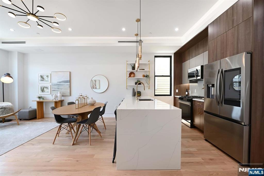 Jersey City, New Jersey, 07305, United States, 3 Bedrooms Bedrooms, ,2 BathroomsBathrooms,Residential,For Sale,1907522