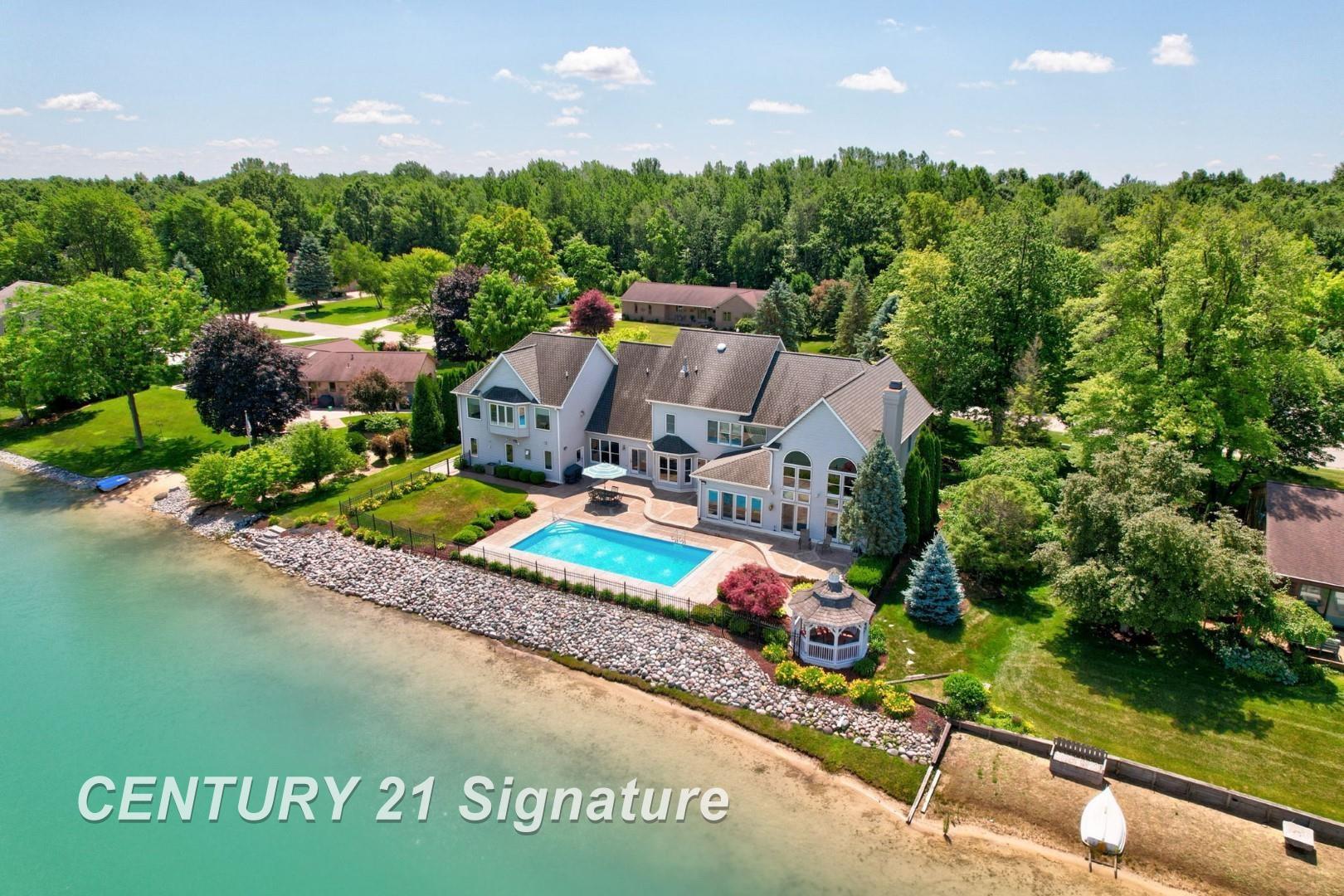 Saginaw, Michigan, 48609, United States, 4 Bedrooms Bedrooms, ,7 BathroomsBathrooms,Residential,For Sale,1980528