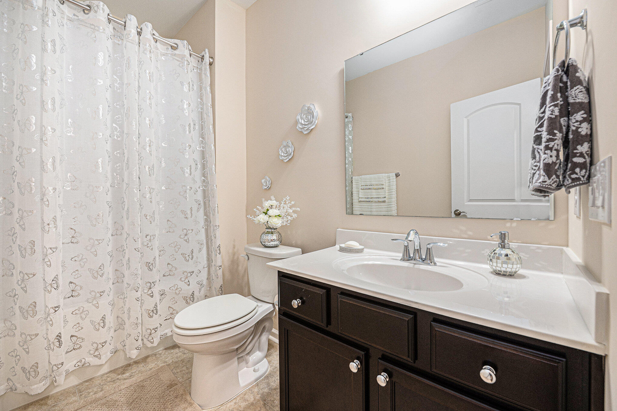 Summerville, South Carolina, 29486, United States, 4 Bedrooms Bedrooms, ,3 BathroomsBathrooms,Residential,For Sale,1882681