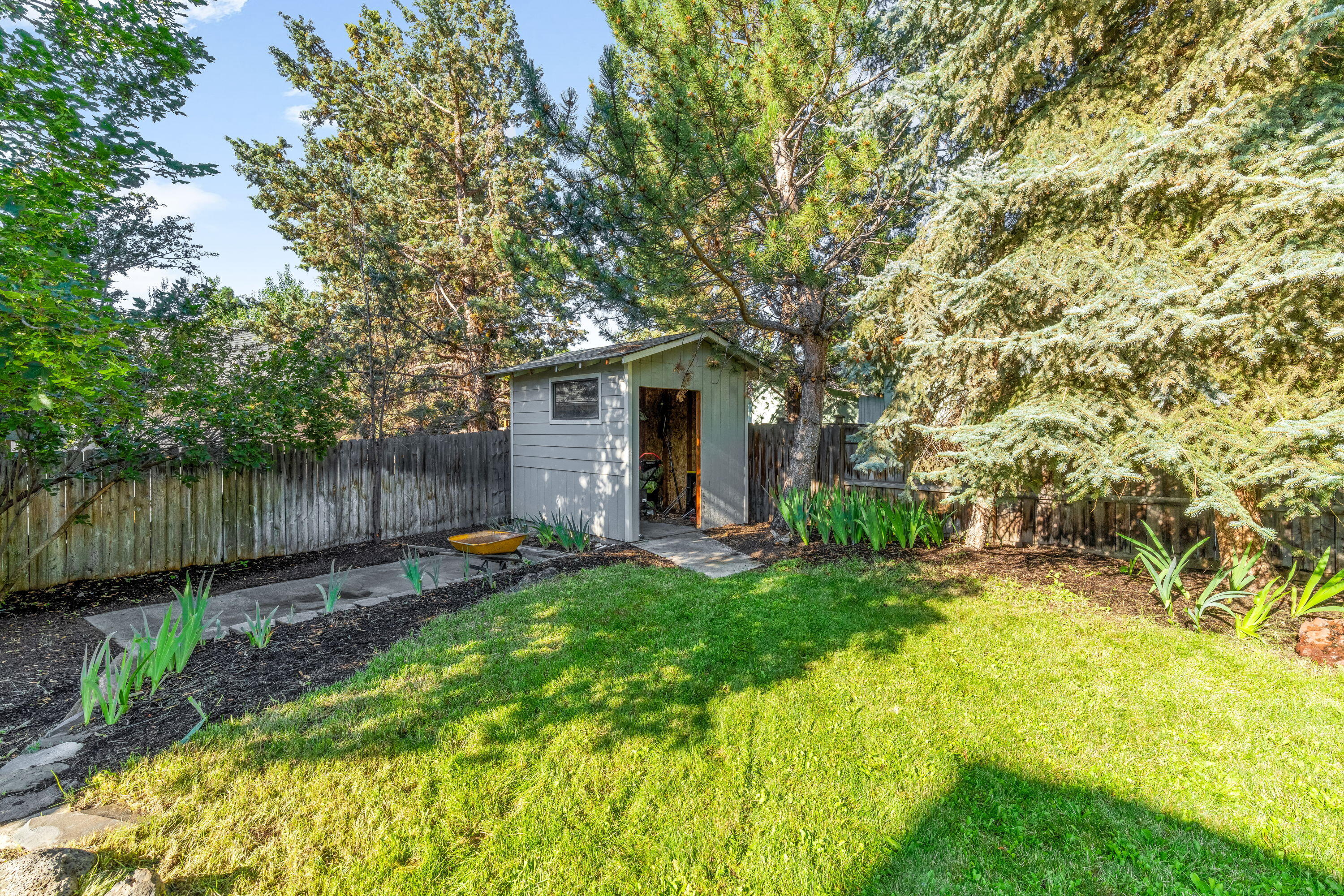 Bend, Oregon, 97701, United States, 3 Bedrooms Bedrooms, ,3 BathroomsBathrooms,Residential,For Sale,1889882