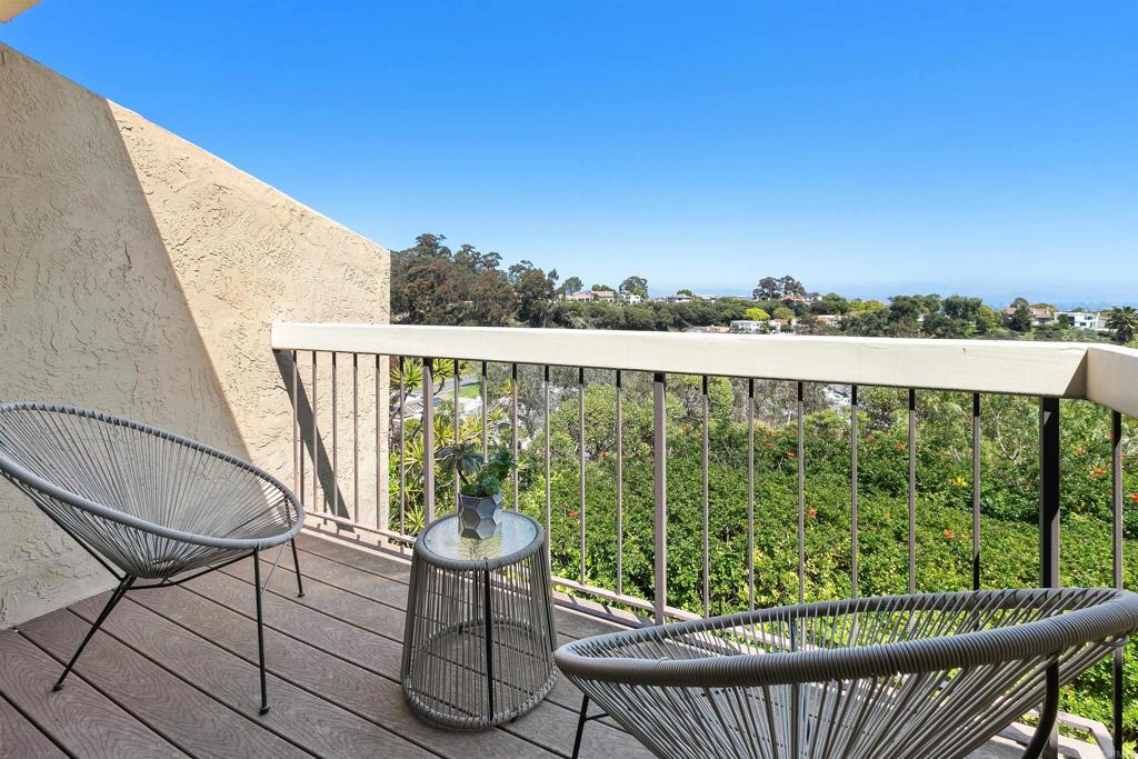 La Jolla, California, 92037, United States, 2 Bedrooms Bedrooms, ,3 BathroomsBathrooms,Residential,For Sale,1938534