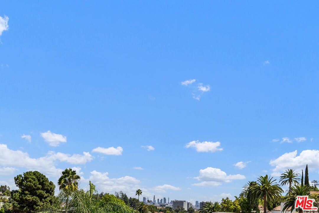 Los Angeles, California, 90068, United States, 2 Bedrooms Bedrooms, ,2 BathroomsBathrooms,Residential,For Sale,1939987