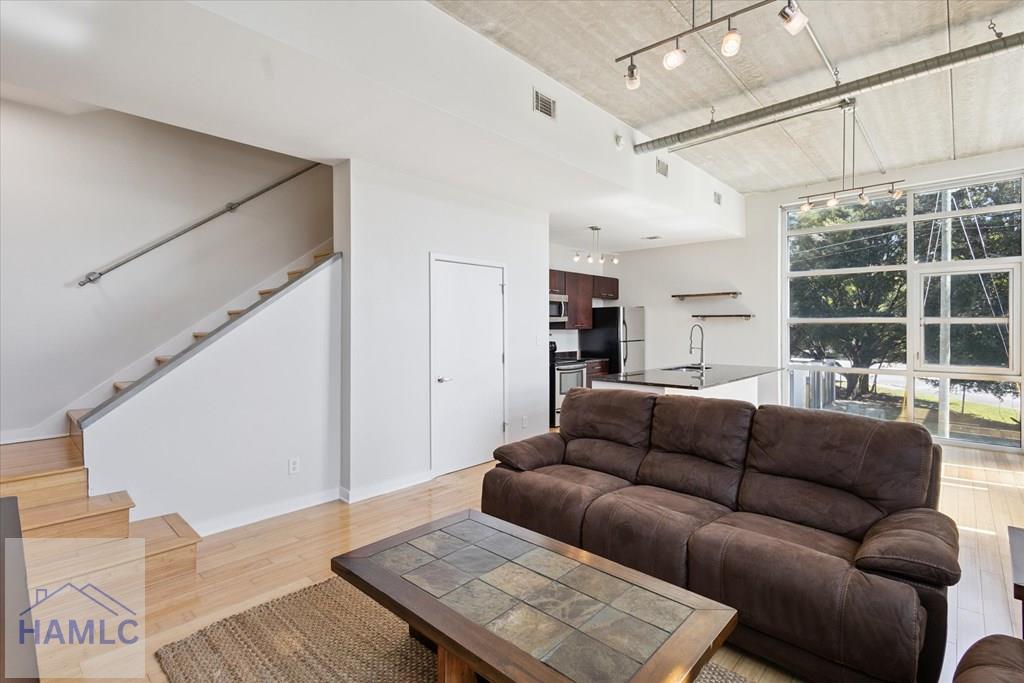 Savannah, Georgia, 31401, United States, 2 Bedrooms Bedrooms, ,3 BathroomsBathrooms,Residential,For Sale,1957679