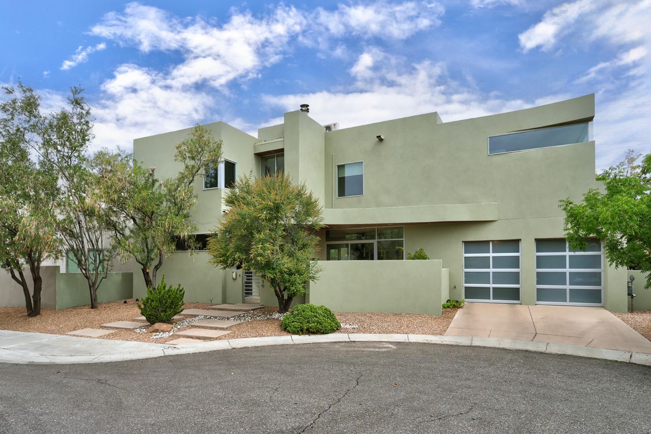 Albuquerque, New Mexico, 87104, United States, 4 Bedrooms Bedrooms, ,4 BathroomsBathrooms,Residential,For Sale,1940748