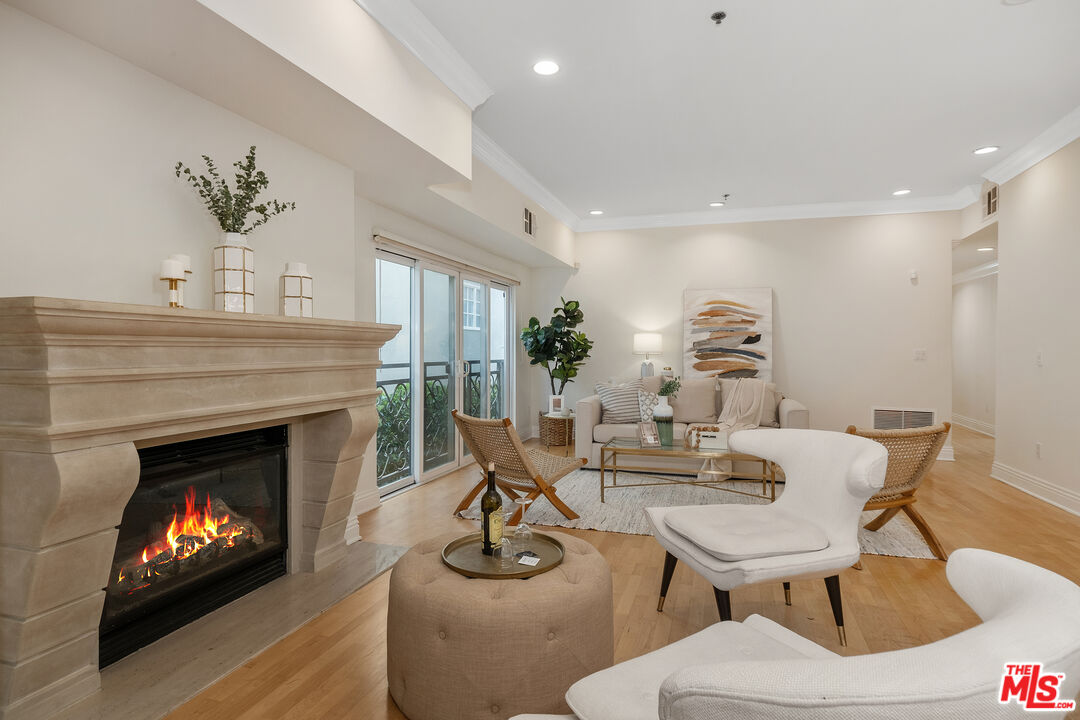 Los Angeles, California, 90049, United States, 3 Bedrooms Bedrooms, ,3 BathroomsBathrooms,Residential,For Sale,1876158