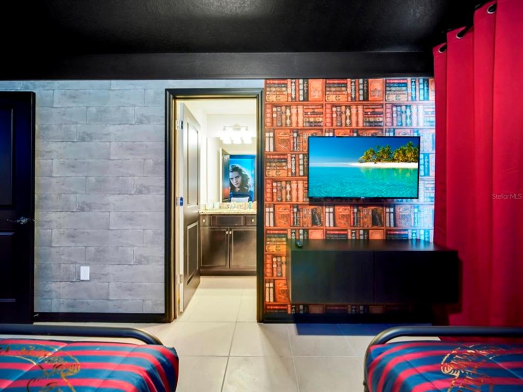 Davenport, Florida, 33897, United States, 10 Bedrooms Bedrooms, ,8 BathroomsBathrooms,Residential,For Sale,1736940