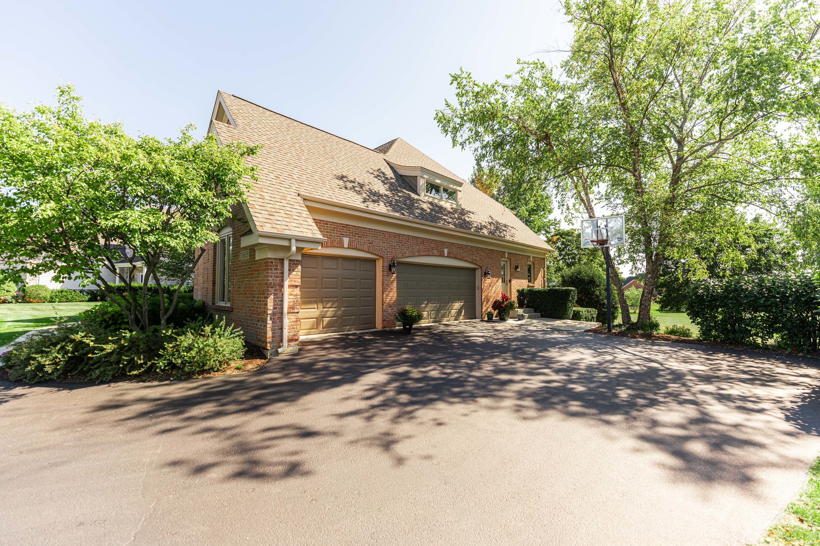 St. Charles, Illinois, 60175, United States, 5 Bedrooms Bedrooms, ,5 BathroomsBathrooms,Residential,For Sale,1989191