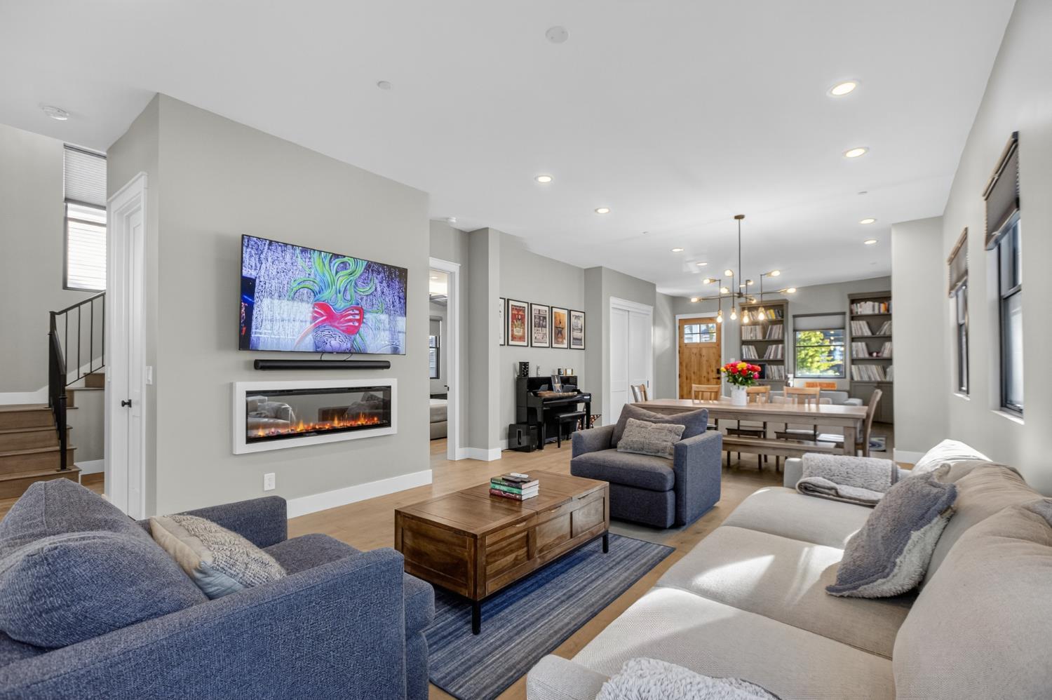 Sacramento, California, 95816, United States, 3 Bedrooms Bedrooms, ,5 BathroomsBathrooms,Residential,For Sale,1978117