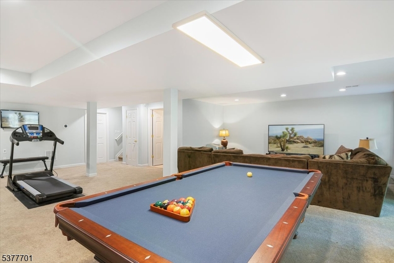 Denville Twp., New Jersey, 07834-3836, United States, 3 Bedrooms Bedrooms, ,4 BathroomsBathrooms,Residential,For Sale,1914239