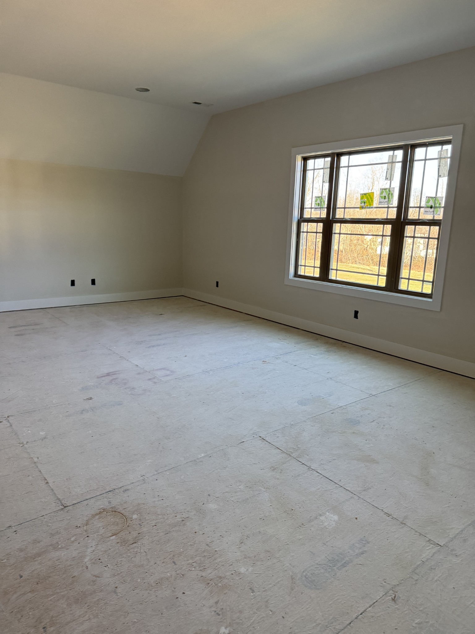 Clarksville, Tennessee, 37042, United States, 3 Bedrooms Bedrooms, ,4 BathroomsBathrooms,Residential,For Sale,2006024