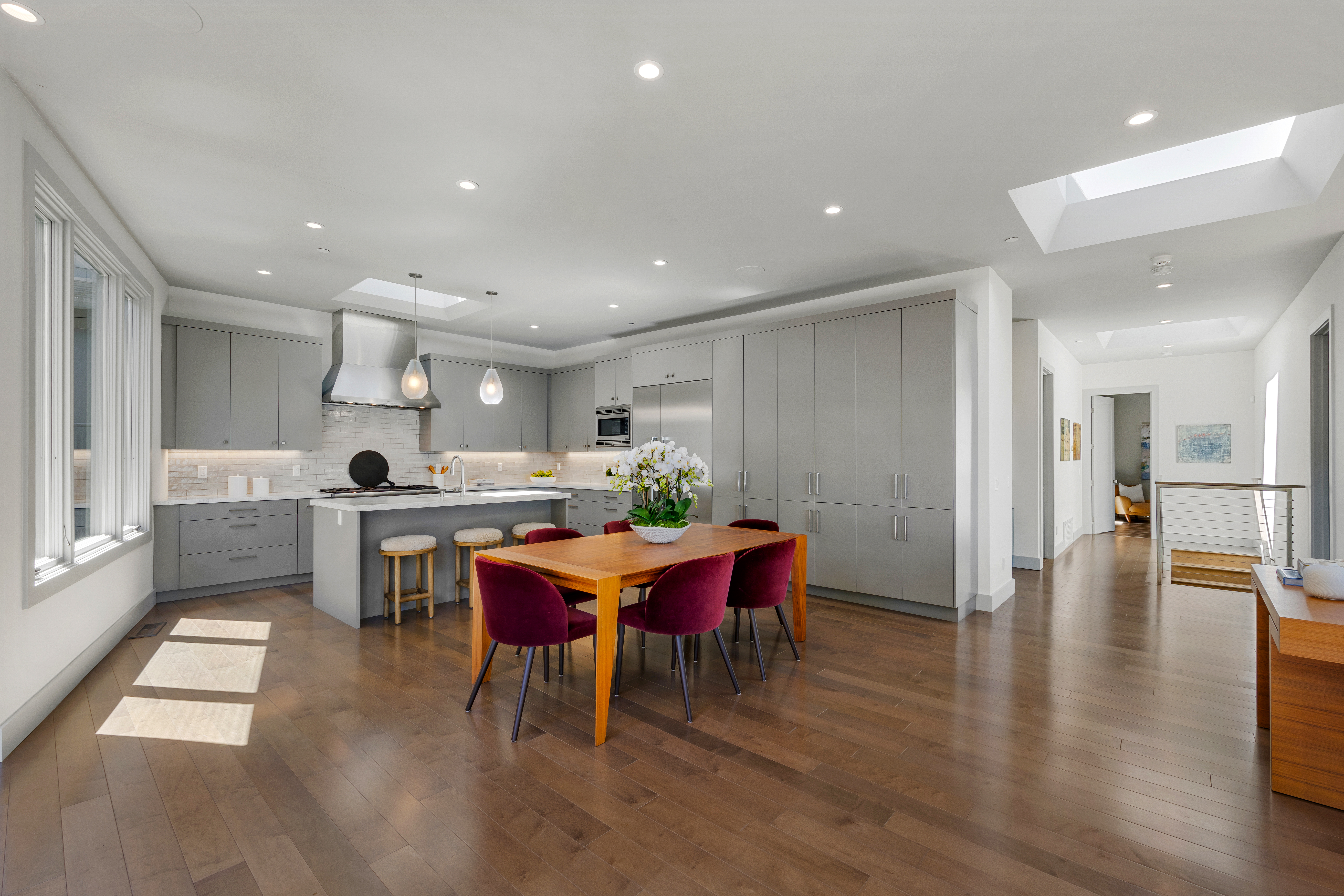  Coastal Living on Coveted Beach Road - 物件實景