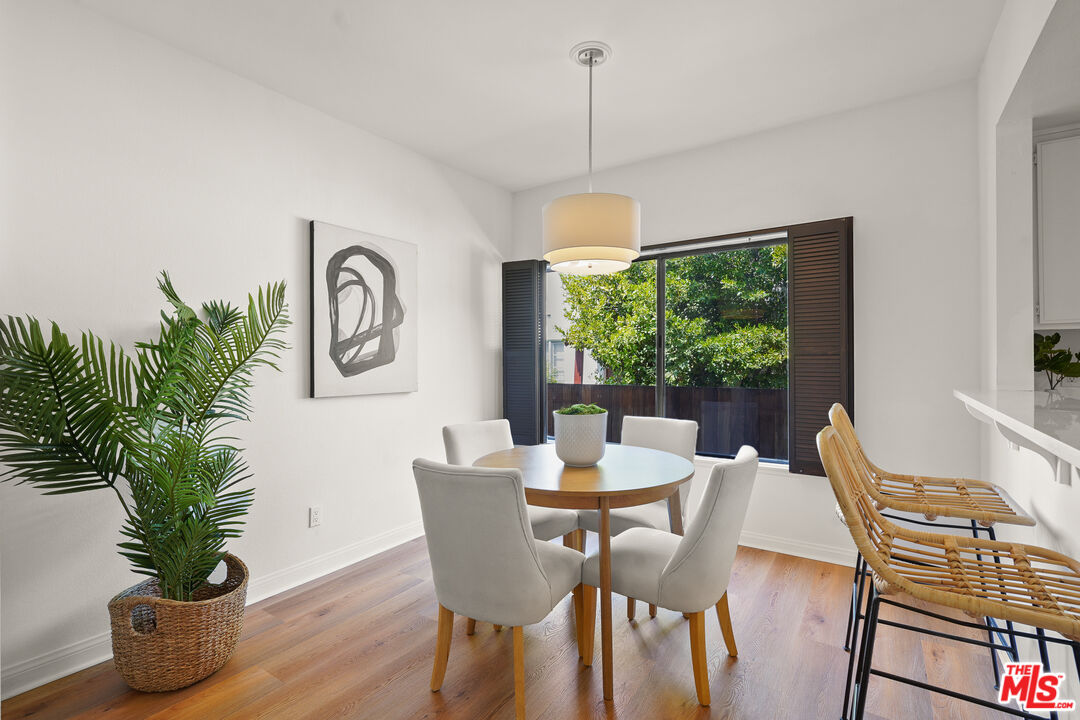Los Angeles, California, 90025, United States, 2 Bedrooms Bedrooms, ,3 BathroomsBathrooms,Residential,For Sale,1940642