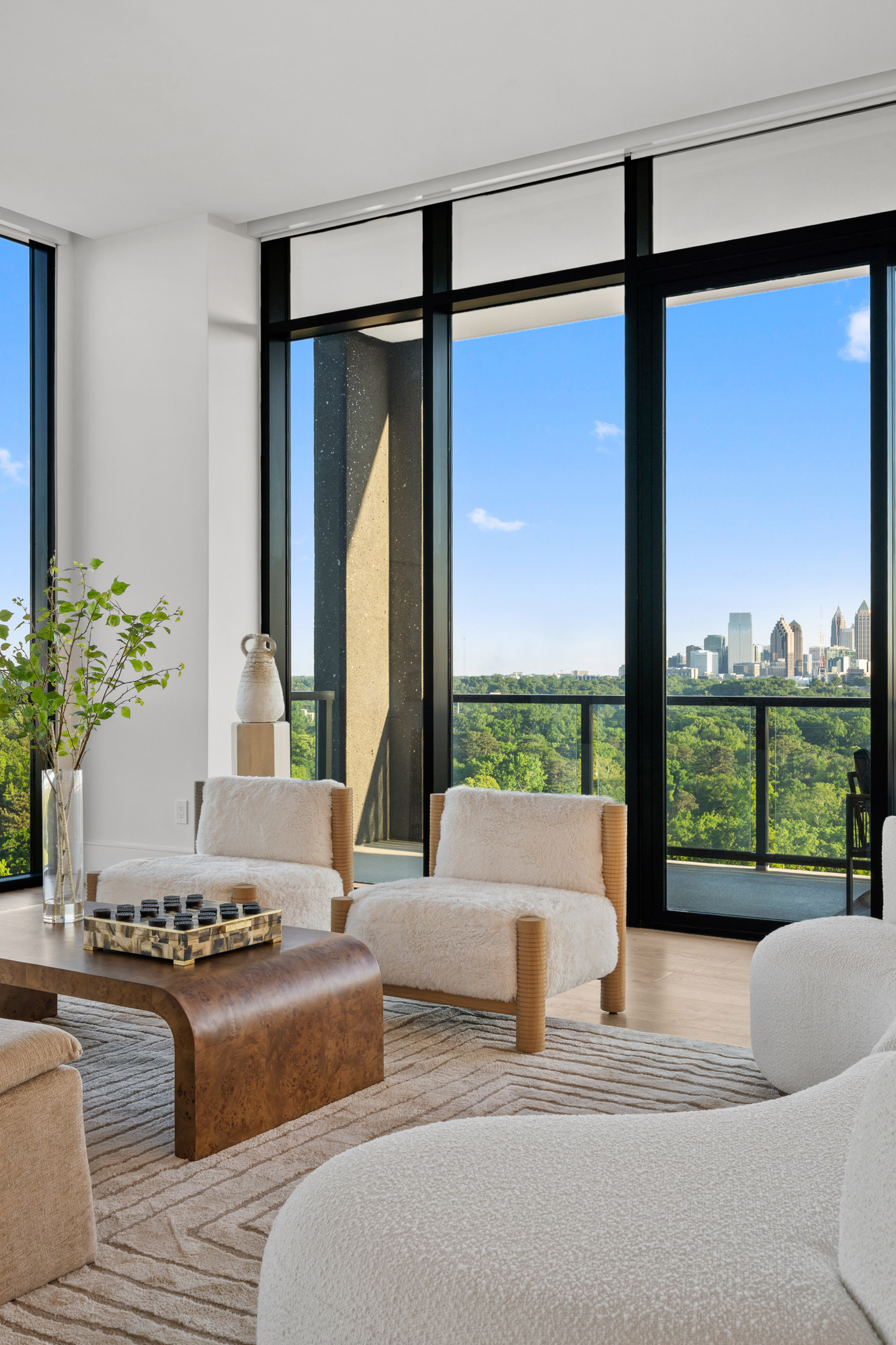  Stunning 17th Floor Corner Unit with Architectural Upgrades - 物件實景