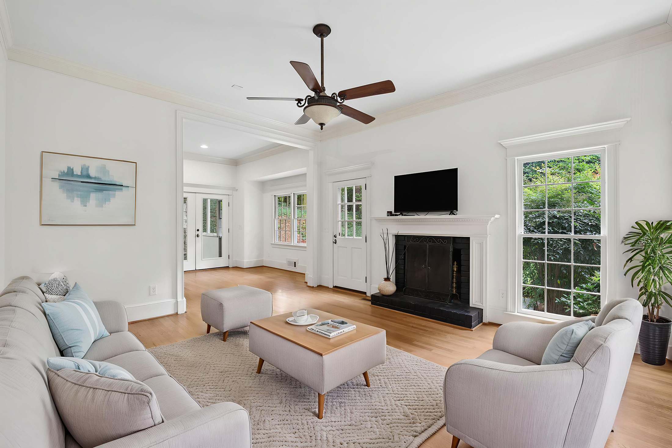  Handsome Updated Home with Amazing Space, Indoors and Out - 物件實景