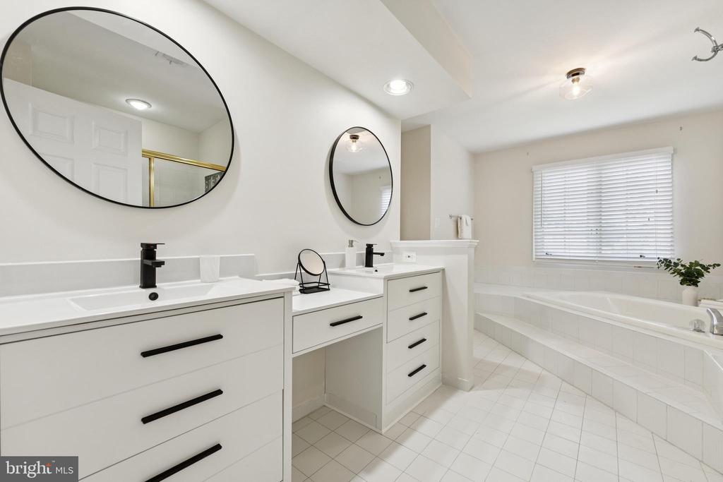 Fairfax Station, Virginia, 22039, United States, 5 Bedrooms Bedrooms, ,4 BathroomsBathrooms,Residential,For Sale,1887245