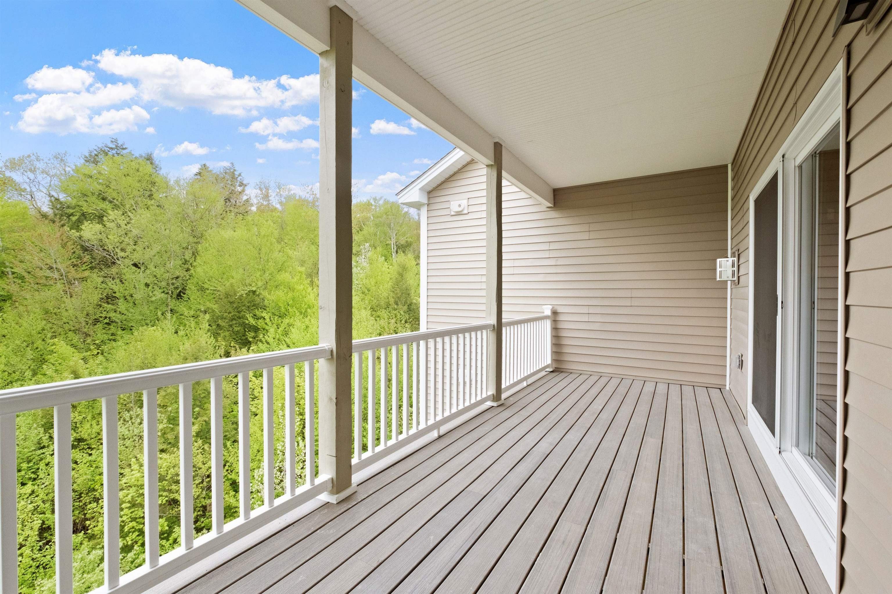 Lincoln, New Hampshire, 03251, United States, 5 Bedrooms Bedrooms, ,4 BathroomsBathrooms,Residential,For Sale,1921797