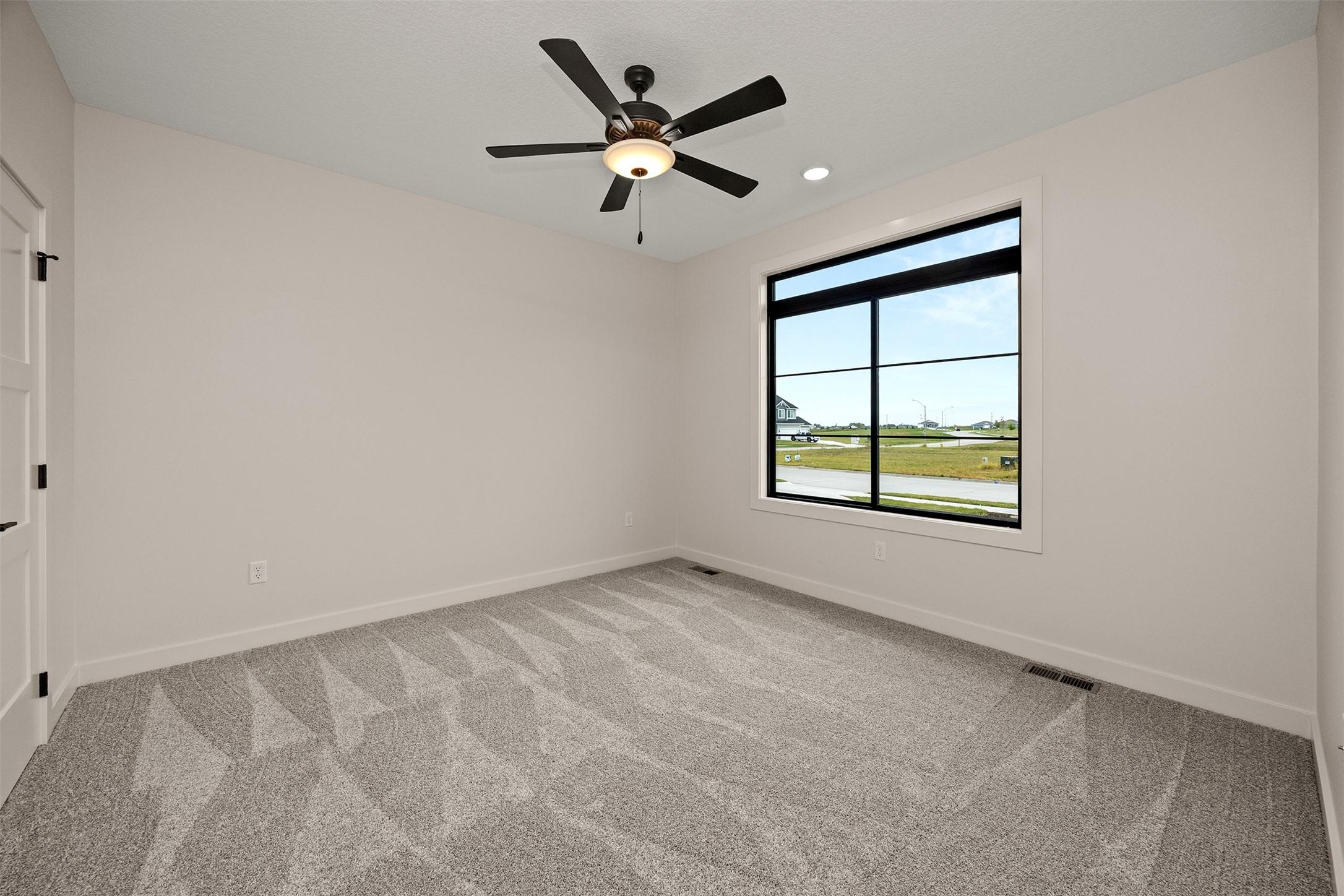 Urbandale, Iowa, 50323, United States, 4 Bedrooms Bedrooms, ,3 BathroomsBathrooms,Residential,For Sale,1975172