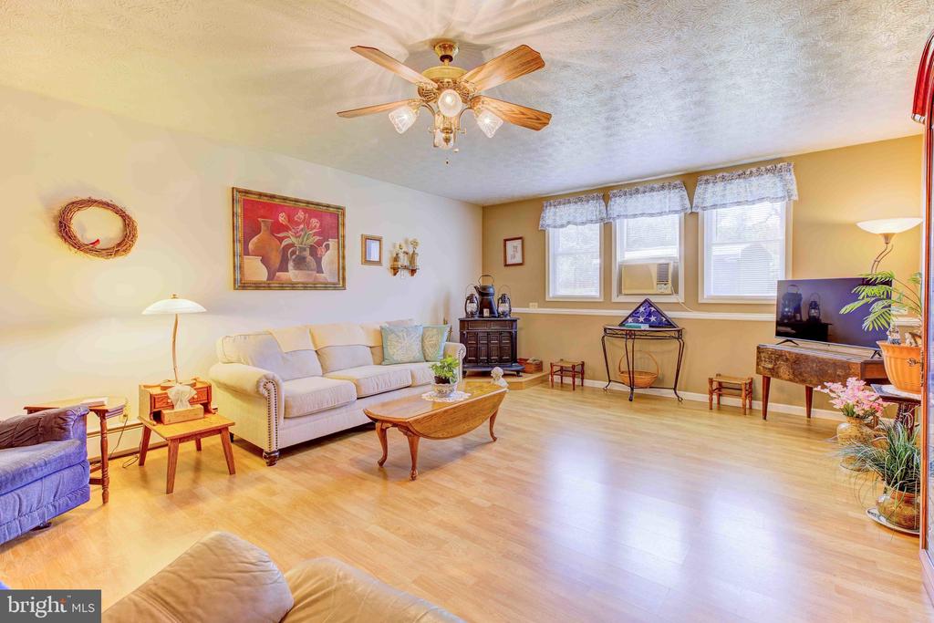 Wardensville, West Virginia, 26851, United States, 3 Bedrooms Bedrooms, ,1 BathroomBathrooms,Residential,For Sale,1930420