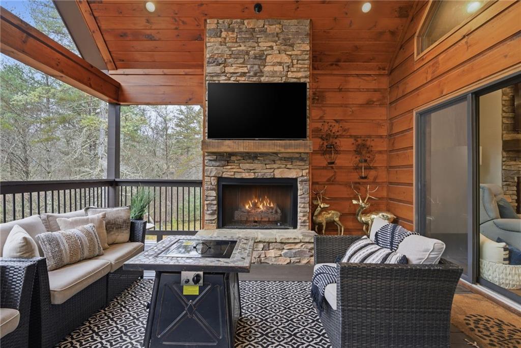 Morganton, Georgia, 30560, United States, 3 Bedrooms Bedrooms, ,2 BathroomsBathrooms,Residential,For Sale,2006455