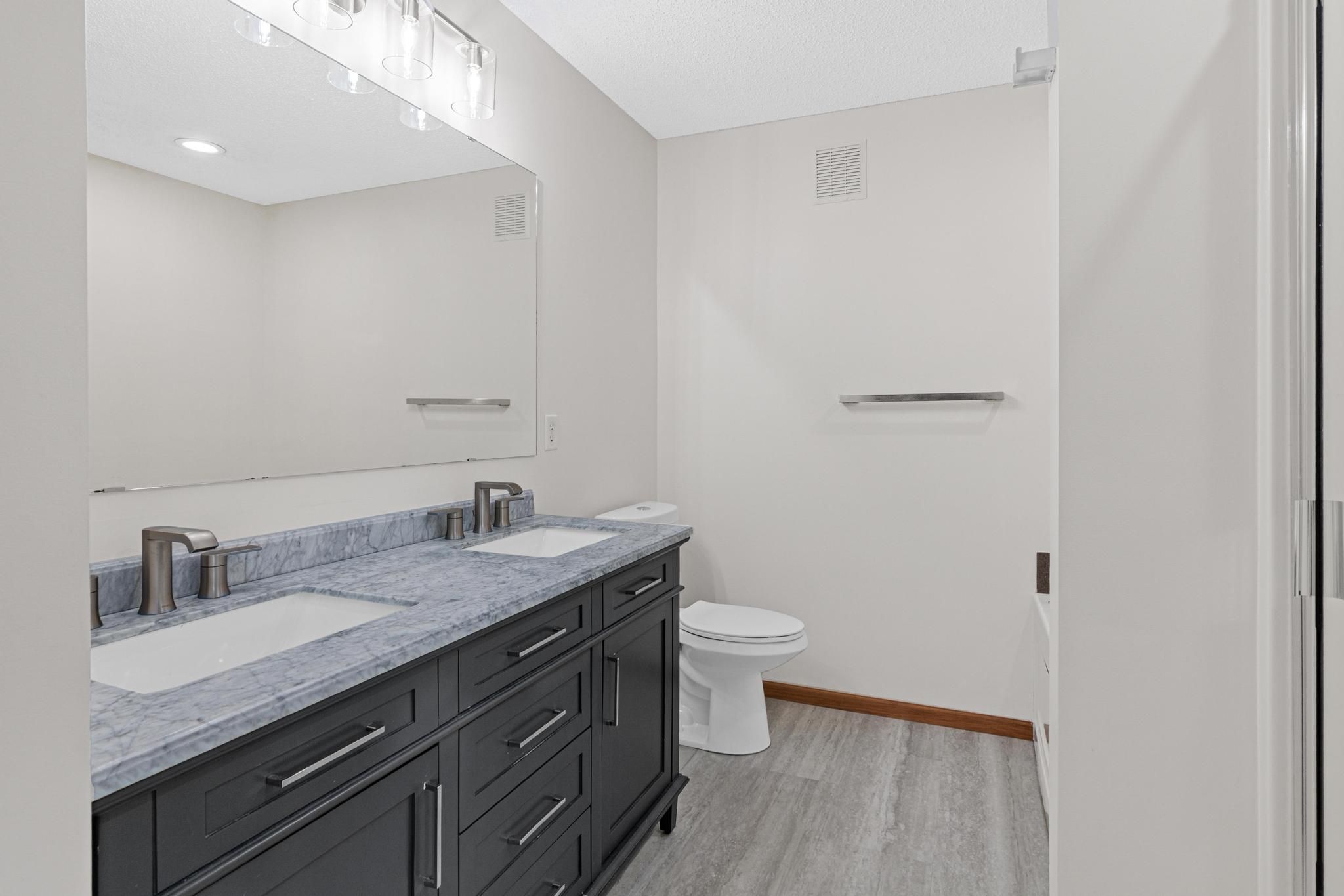  Beautifully Updated Living Near Downtown Robbinsdale - 物件實景