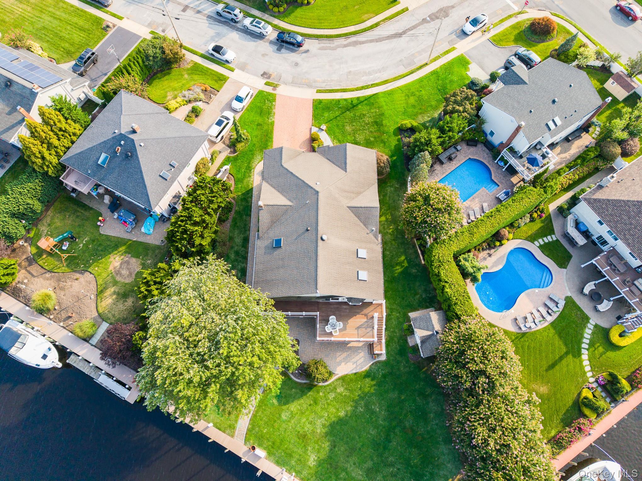 West Islip, New York, 11795, United States, 5 Bedrooms Bedrooms, ,5 BathroomsBathrooms,Residential,For Sale,1943882