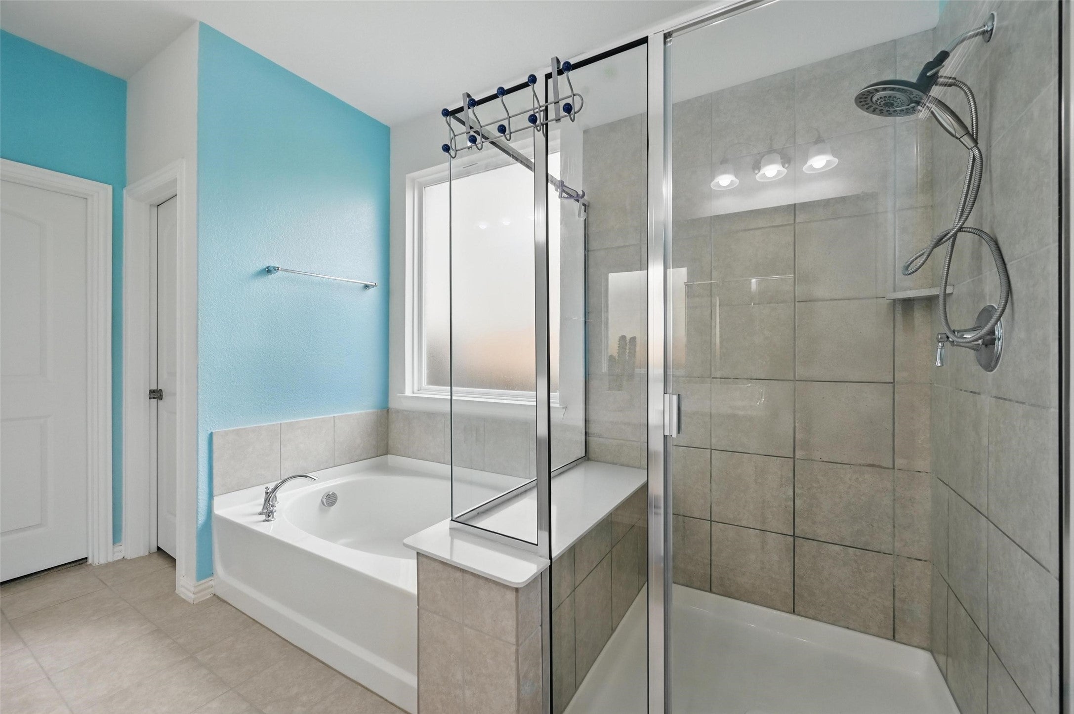 Fort Worth, Texas, 76052, United States, 4 Bedrooms Bedrooms, ,4 BathroomsBathrooms,Residential,For Sale,1980397