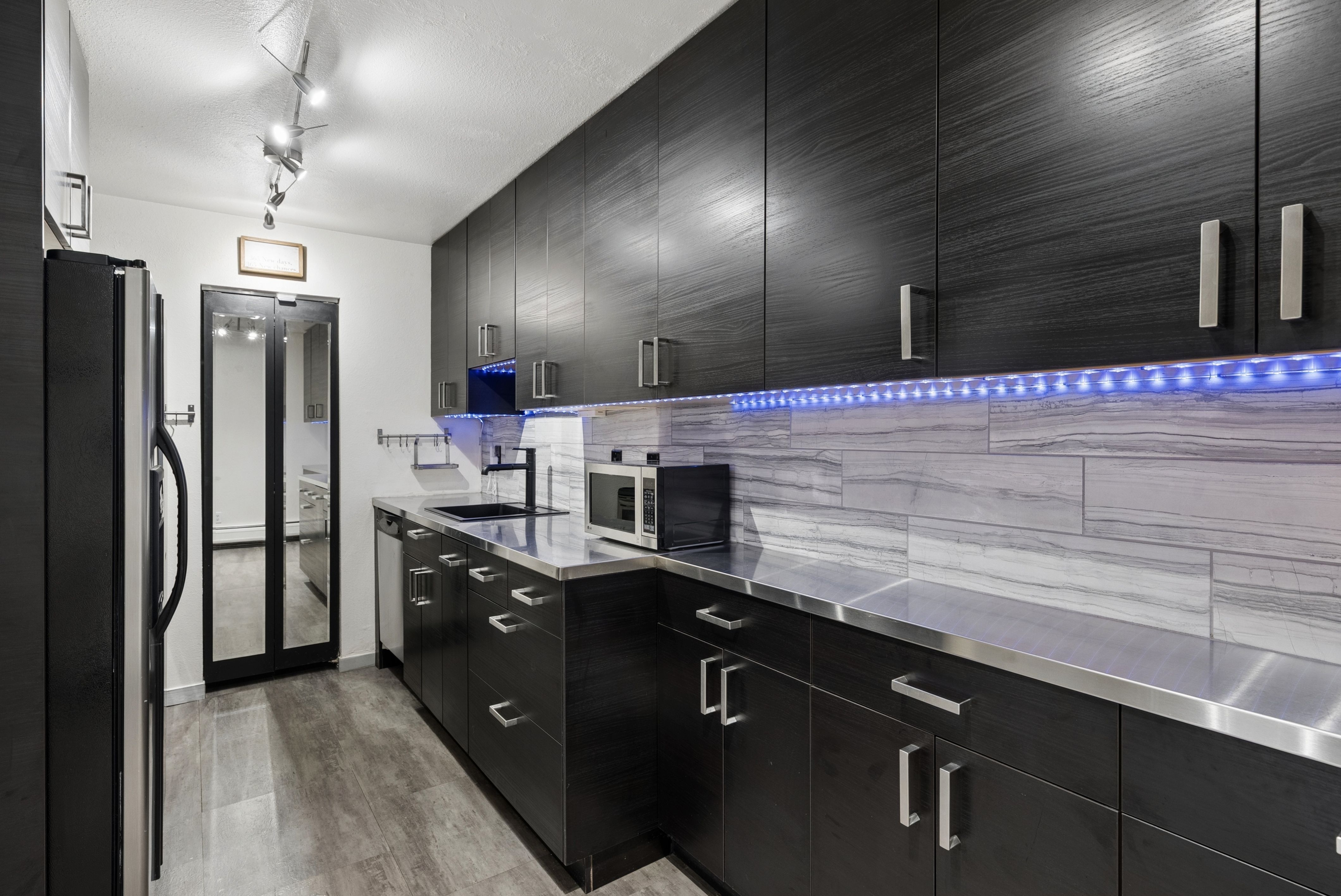  Move-In Ready Condo In Prime Golden Location - 物件實景