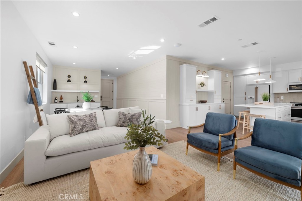 Paramount, California, 90723, United States, 4 Bedrooms Bedrooms, ,3 BathroomsBathrooms,Residential,For Sale,1926475